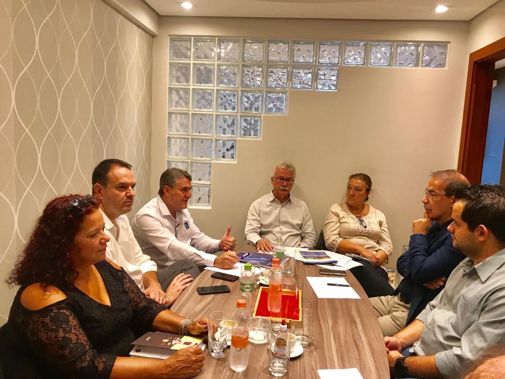 Os primeiros quatro contratos que selam a parceria feita entre a Federação dos Trabalhadores
da Saúde do Estado de São Paulo, a Federação Paulista da saúde e os Sindicatos filiados com a
Alter Administradora de Benefícios e o Grupo São Francisco de saúd